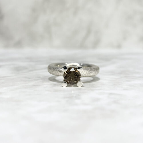 Mira Maja ring i sølv med røgquartz