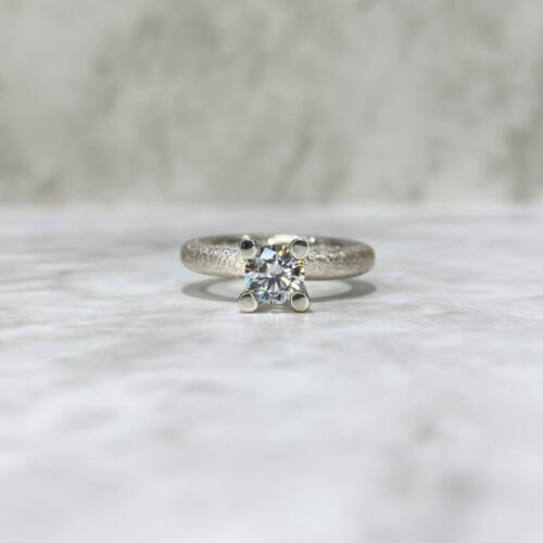 Mira Maja ring i sølv med fancy zirkon