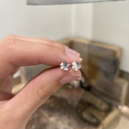 Mini glasblomst ørestikkere (sølv)