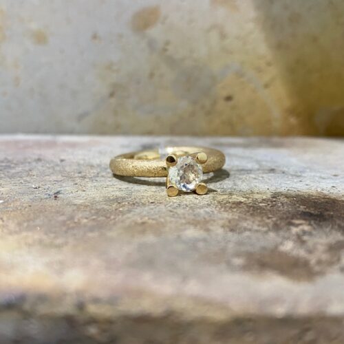 Mira Maja ring i guld (månesten)