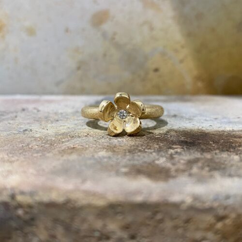 Mira Maja ring med æbleblomst og brillant
