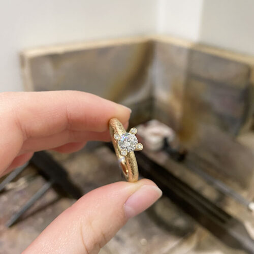 Mira Maja ring i guld (zirkon)
