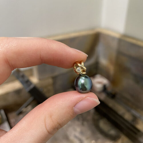 Vedhæng med tahitiperle og brillant (lille)