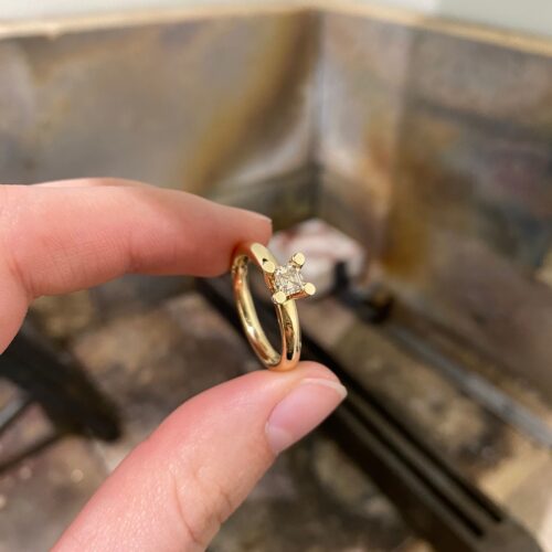 Mini guldring med brun diamant