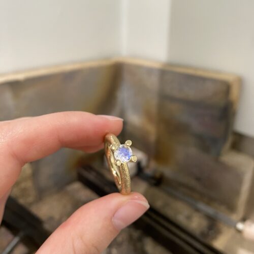 Mira Maja ring i guld (månesten)