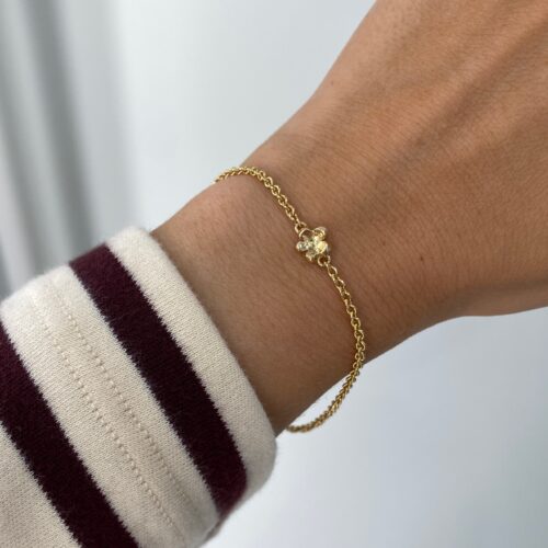 Guldarmbånd med mini blomst