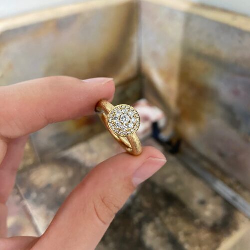 Mira Maja ring i guld med brillanter