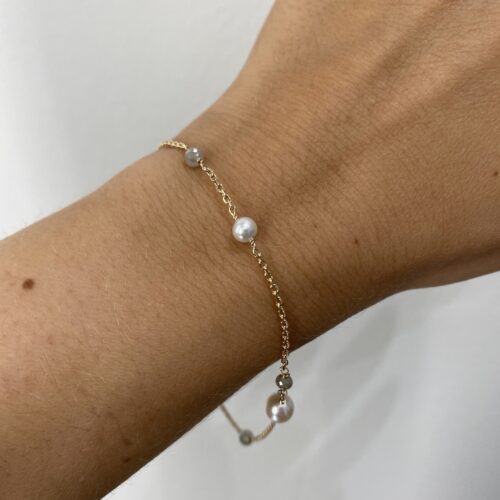 Armbånd med diamanter og akoyaperler