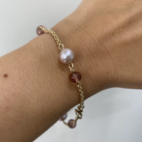 Armbånd med turmaliner og ferskvandsperler