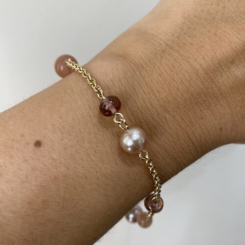 Armbånd med turmaliner og ferskvandsperler