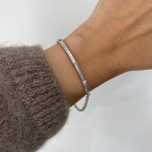 Hvidgulds armbånd med brillanter