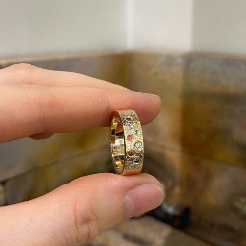 Guldring med diamanter (Kopier)