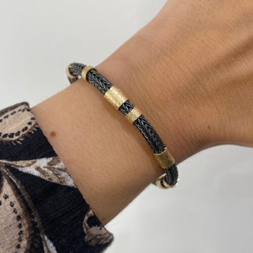 Armbånd med guldstykker